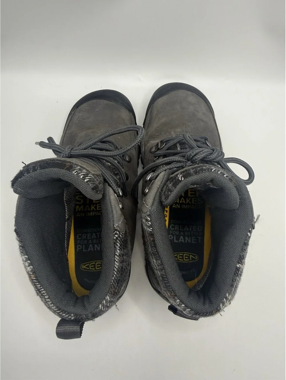 Keen Women's Kaci III Winter MidWp Magnet/Blk Plaid Size 6.5